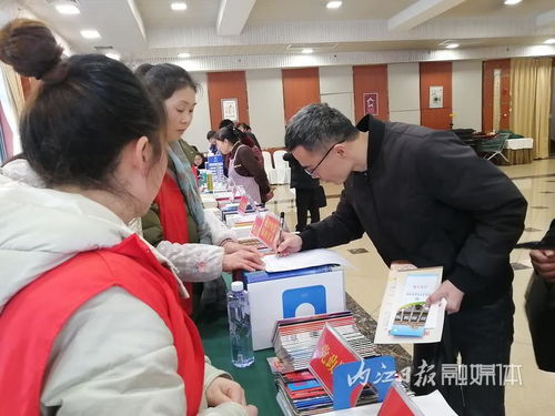 內(nèi)江市市中區(qū)圖書館首次亮相兩會現(xiàn)場，提供專業(yè)文獻(xiàn)信息咨詢服務(wù)